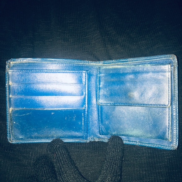 Louis Vuitton Epi Bi-Fold Wallet - Picture 5 of 8